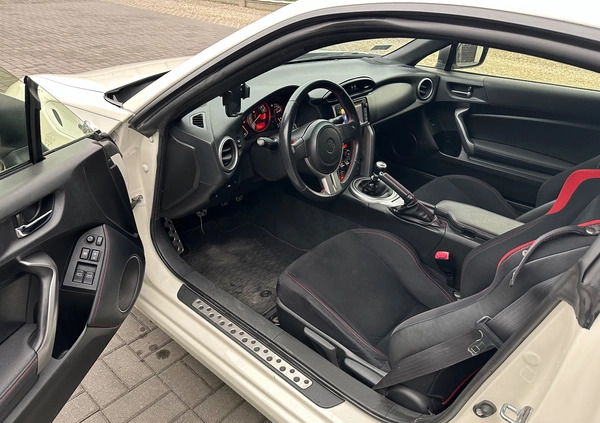 Toyota GT86 cena 89999 przebieg: 70000, rok produkcji 2013 z Serock małe 497